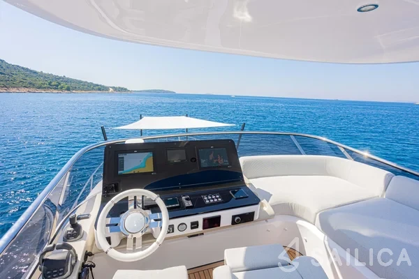 Azimut 60 - Yacht Charter Sailica