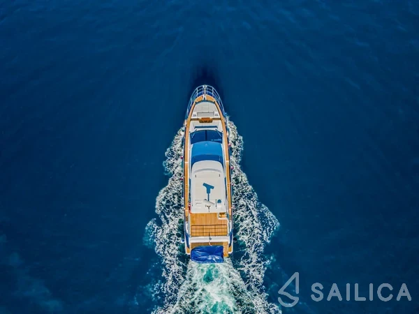 Azimut 60 - Yacht Charter Sailica