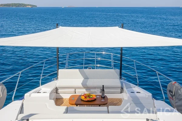 Azimut 60 - Yacht Charter Sailica