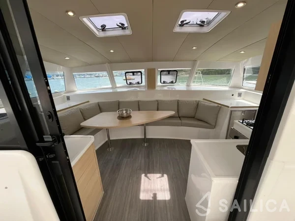 CatFlash 43 - Yacht Charter Sailica