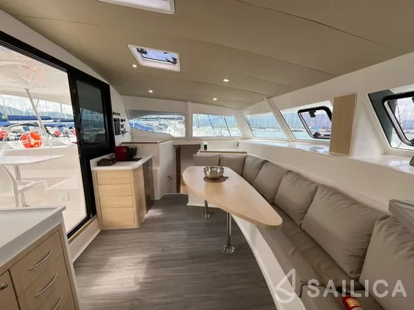 CatFlash 43 - Yacht Charter Sailica