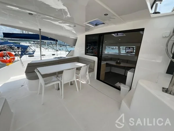 CatFlash 43 - Yacht Charter Sailica
