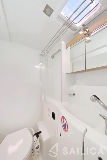 Lagoon 400 S2 - Yacht Charter Sailica