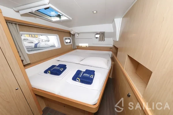 Lagoon 400 S2 - Yacht Charter Sailica