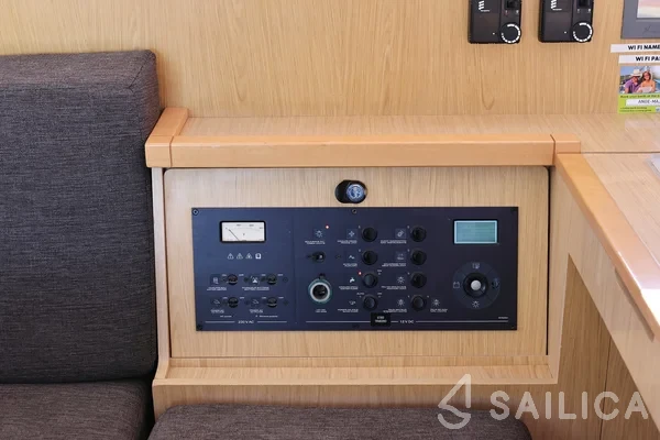 Lagoon 400 S2 - Yacht Charter Sailica