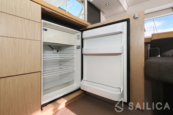 Lagoon 400 S2 - Yacht Charter Sailica