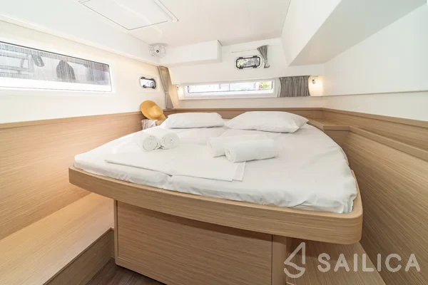 Lagoon 42 - Yacht Charter Sailica