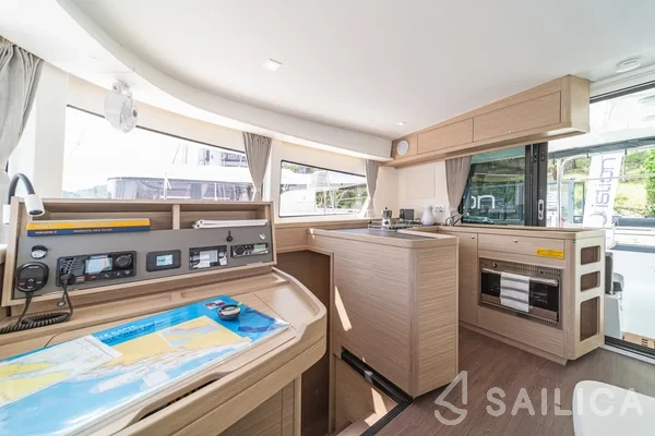 Lagoon 42 - Yacht Charter Sailica