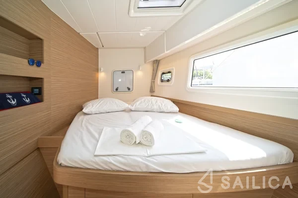 Lagoon 42 - Yacht Charter Sailica
