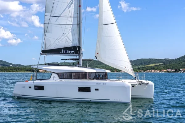 Lagoon 42 - Yacht Charter Sailica
