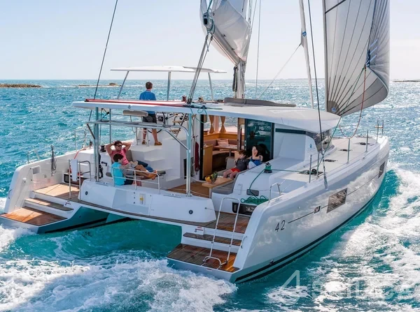 Lagoon 42 - Yacht Charter Sailica