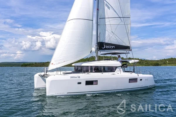 Lagoon 42 - Yacht Charter Sailica