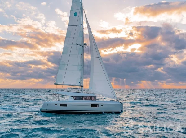 Lagoon 42 - Yacht Charter Sailica