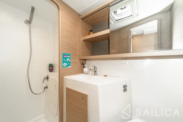 Lagoon 42 - Yacht Charter Sailica