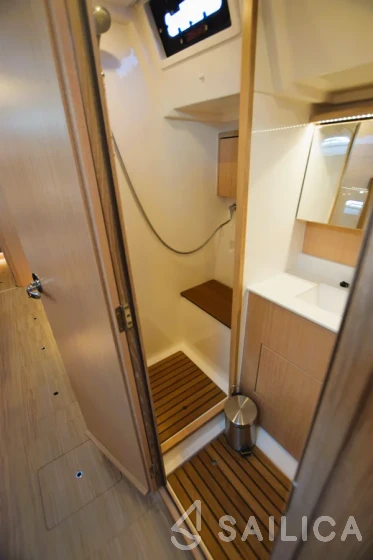 Bavaria C45 - Yacht Charter Sailica