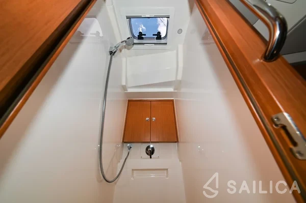 Bavaria C45 - Yacht Charter Sailica