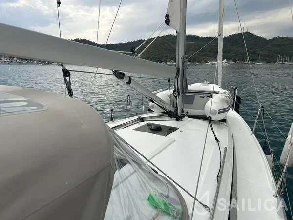 Oceanis 34.1 - Yacht Charter Sailica