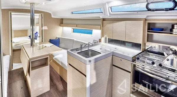 Oceanis 34.1 - Yacht Charter Sailica