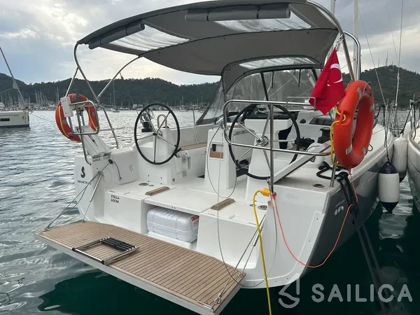 Oceanis 34.1 - Yacht Charter Sailica