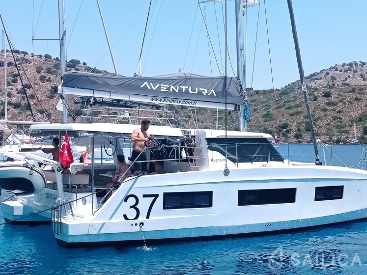 Aventura 37 - Yacht Charter Sailica