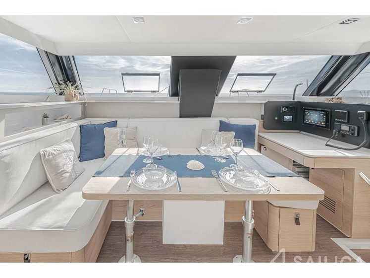 Aventura 37 - Yacht Charter Sailica