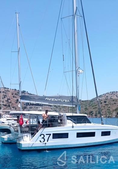 Aventura 37 - Yacht Charter Sailica