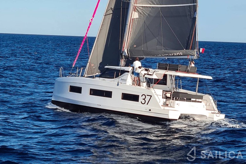 Aventura 37 - Yacht Charter Sailica