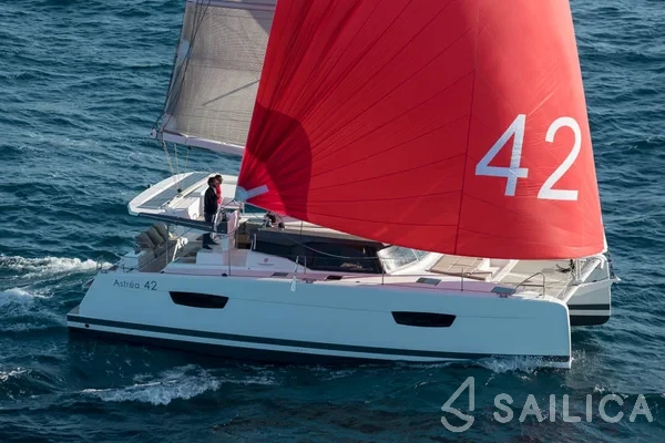 Astréa 42 - Yacht Charter Sailica