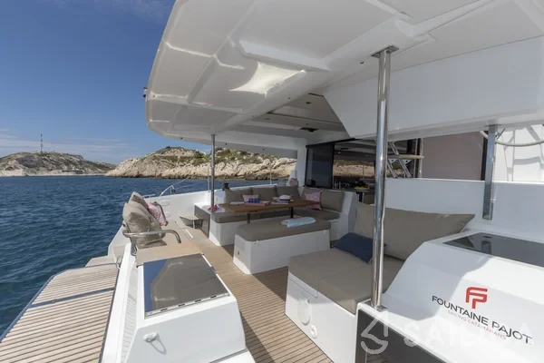 Astréa 42 - Yacht Charter Sailica