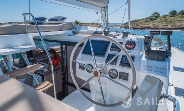 Astréa 42 - Yacht Charter Sailica