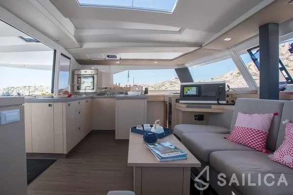 Astréa 42 - Yacht Charter Sailica