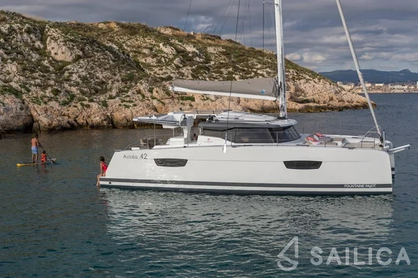 Astréa 42 - Yacht Charter Sailica