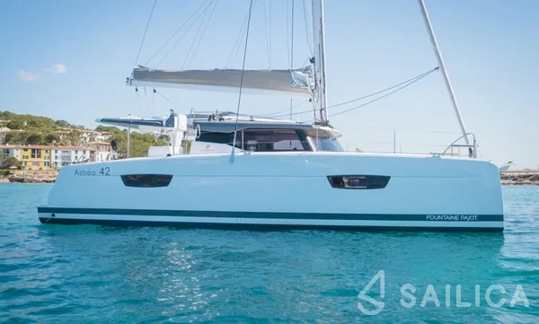 Astréa 42 - Yacht Charter Sailica