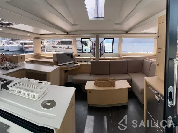Astréa 42 - Yacht Charter Sailica