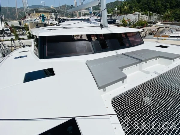 Astréa 42 - Yacht Charter Sailica