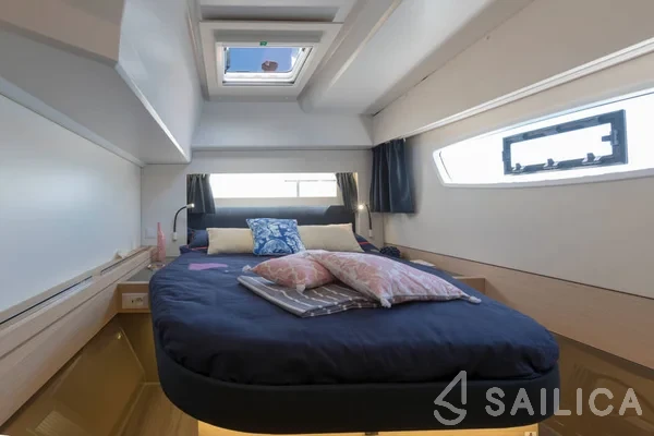 Astréa 42 - Yacht Charter Sailica