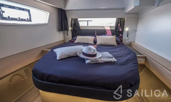 Astréa 42 - Yacht Charter Sailica