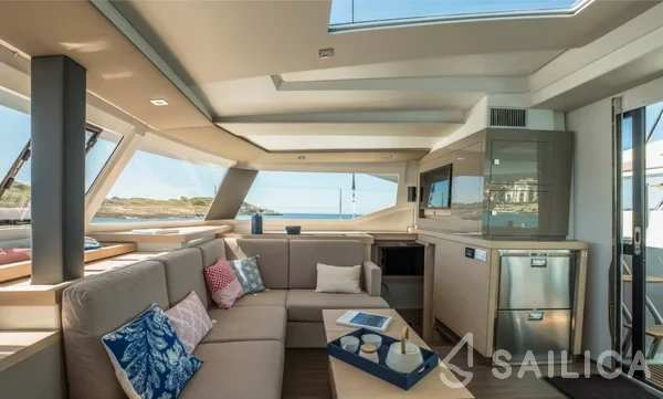 Astréa 42 - Yacht Charter Sailica