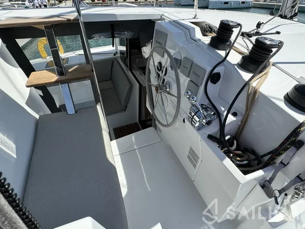 Isla 40 - Yacht Charter Sailica