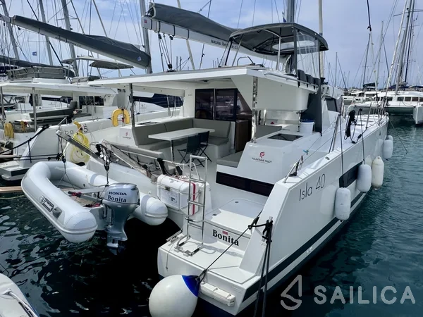 Isla 40 - Yacht Charter Sailica