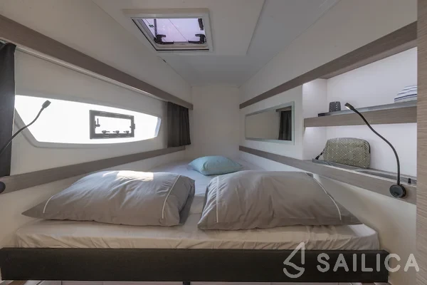 Isla 40 - Yacht Charter Sailica