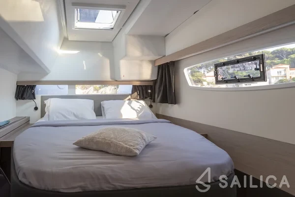 Isla 40 - Yacht Charter Sailica