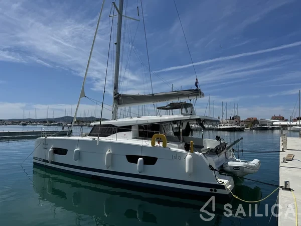 Isla 40 - Yacht Charter Sailica