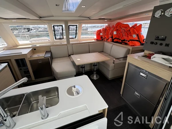 Isla 40 - Yacht Charter Sailica