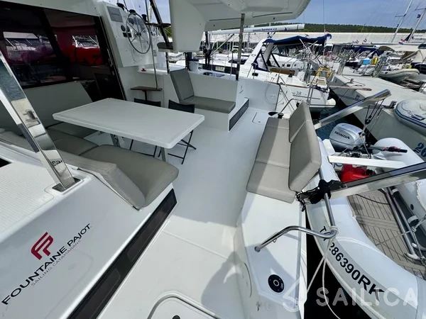 Isla 40 - Yacht Charter Sailica