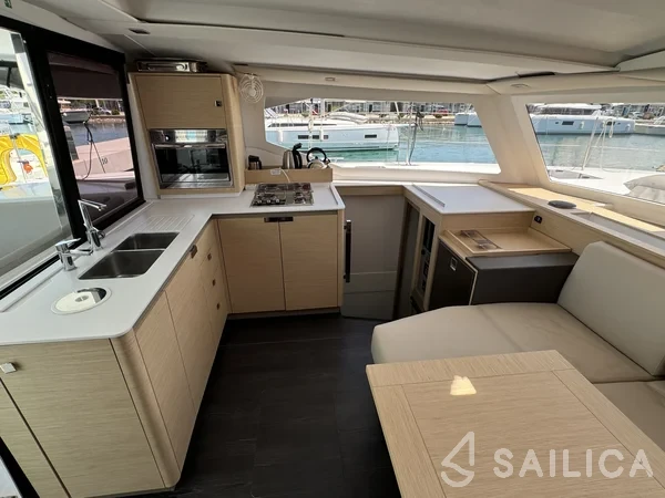Isla 40 - Yacht Charter Sailica