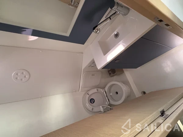 Isla 40 - Yacht Charter Sailica