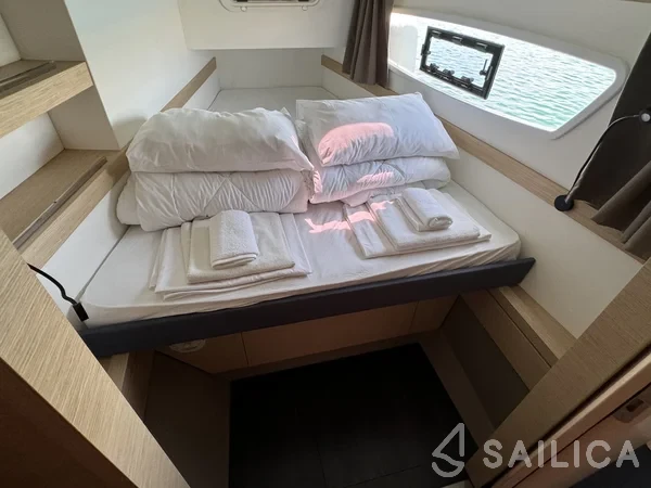 Isla 40 - Yacht Charter Sailica