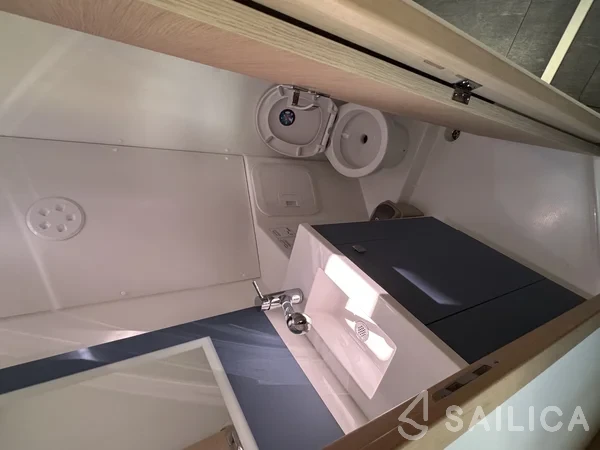 Isla 40 - Yacht Charter Sailica