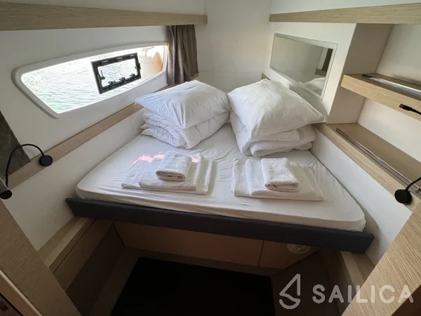 Isla 40 - Yacht Charter Sailica
